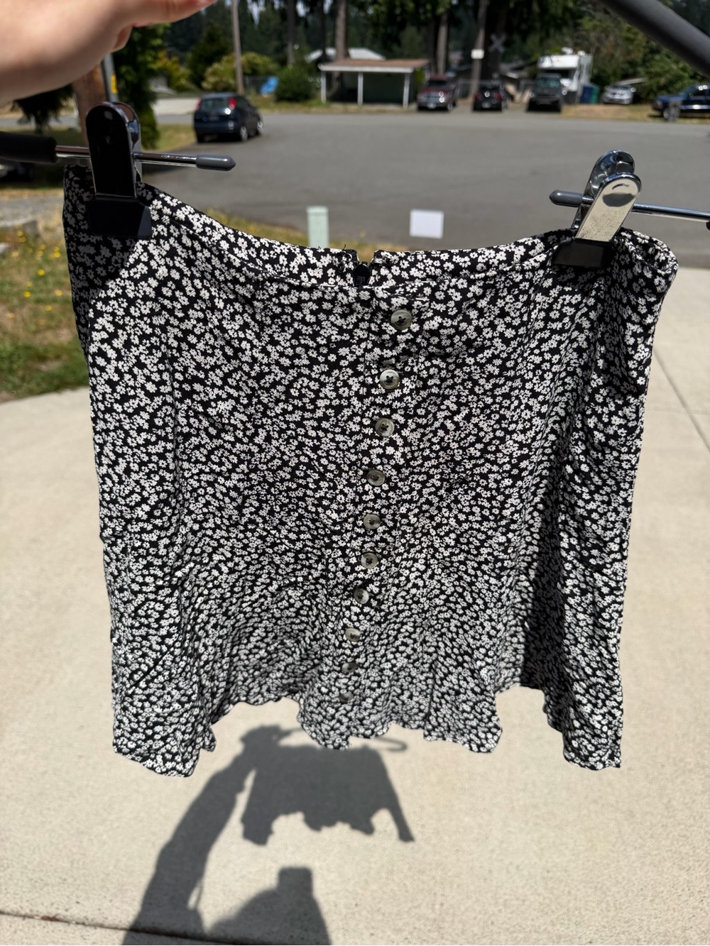 American eagle Black & White Ditsy Floral Button-Front Mini Skirt